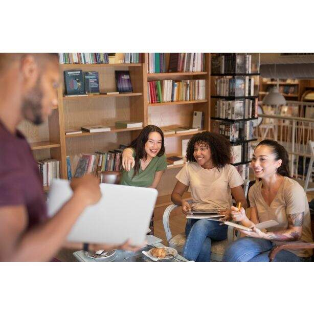 Curso EJA (Educação de Jovens e Adultos) - 3º Ano